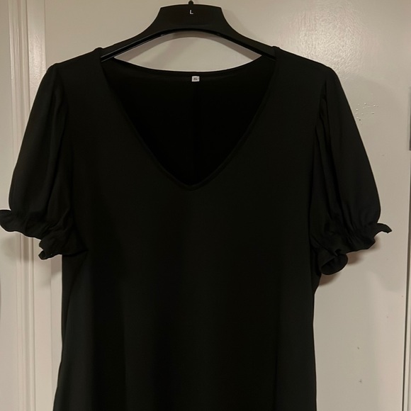 Casual V-neck black midi black dress with puffy sleeves and pockets! Size XL. - Picture 4 of 7